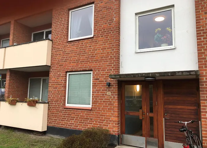 Naera Till Allt, I Delad Laegenhet