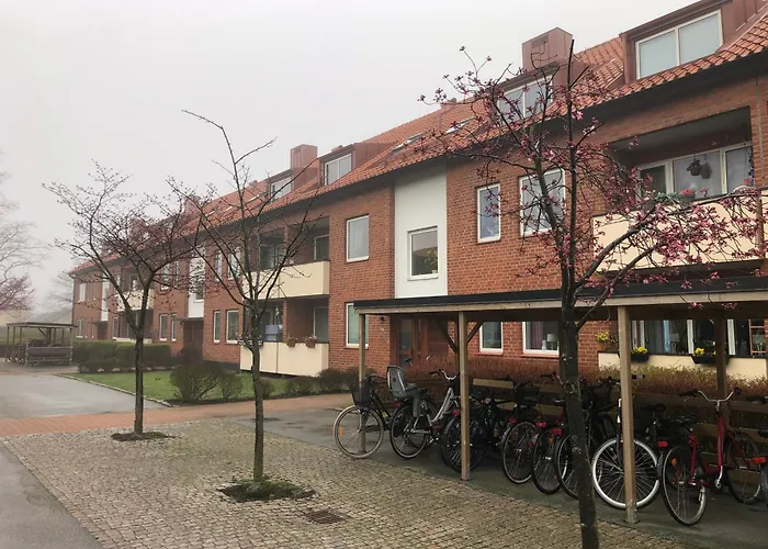 Naera Till Allt, I Delad Laegenhet