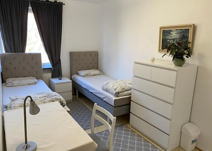 Naera Till Allt, I Delad Laegenhet