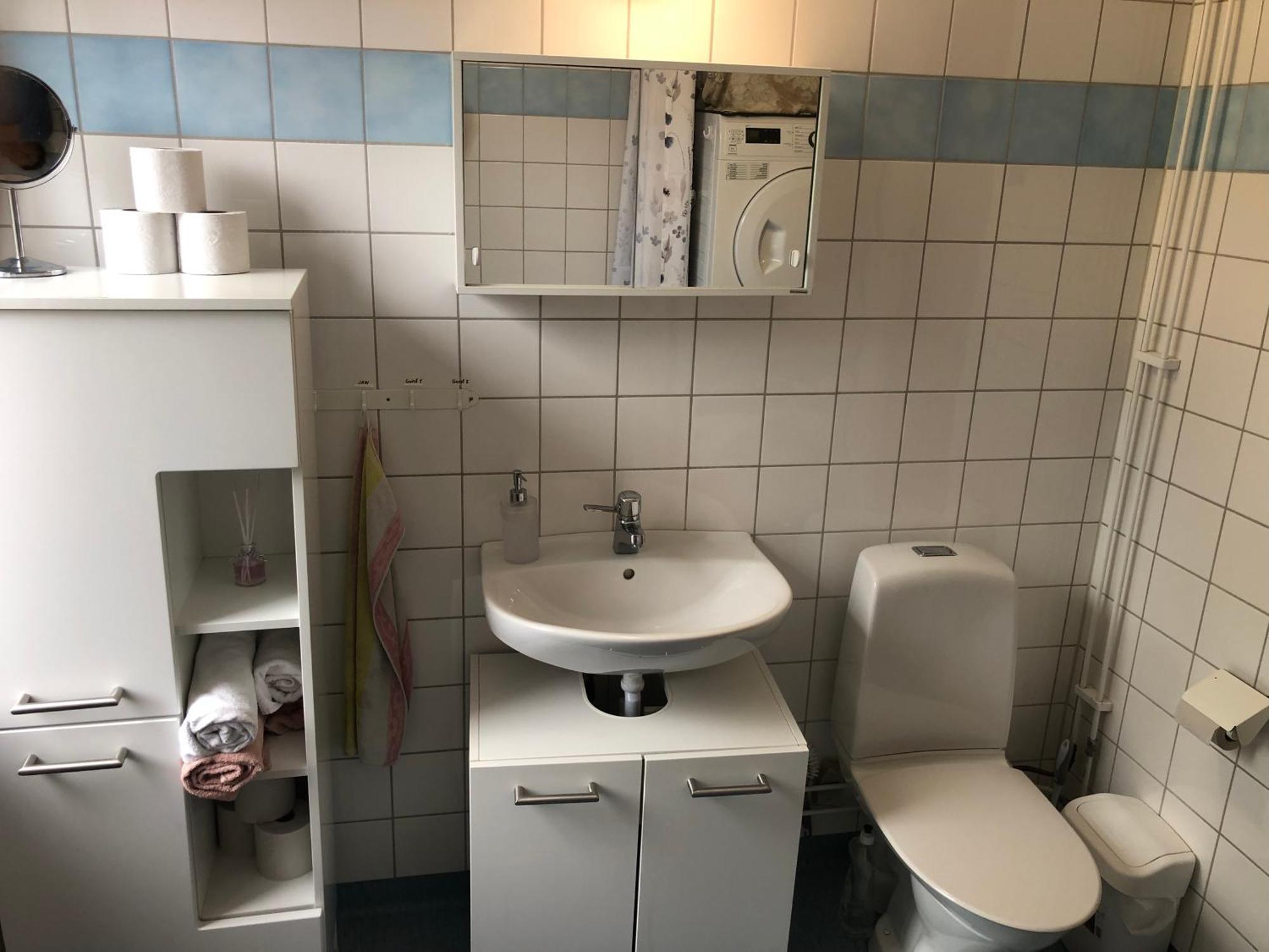 Naera Allt, I Delad Laegenhet